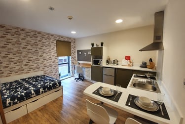 Accessible Studio at Roman House, Hanover Square, City Centre, Newcastle, NE13NP - Image 1